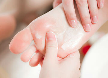 Breathe Life Back into Your Tired Hands and Feet With Natural Treatments