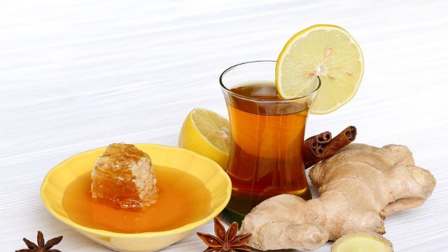 Tea with ginger, honey, lemon and spices