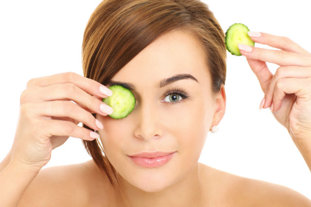 7 Reasons to Eat Cucumbers and Put Them on Your Eyes Too