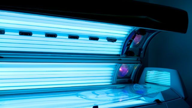 Tanning bed solarium