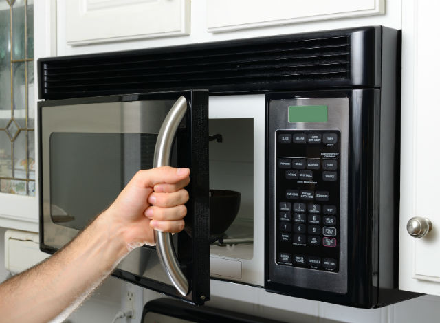 13 Things to Never Put in the Microwave