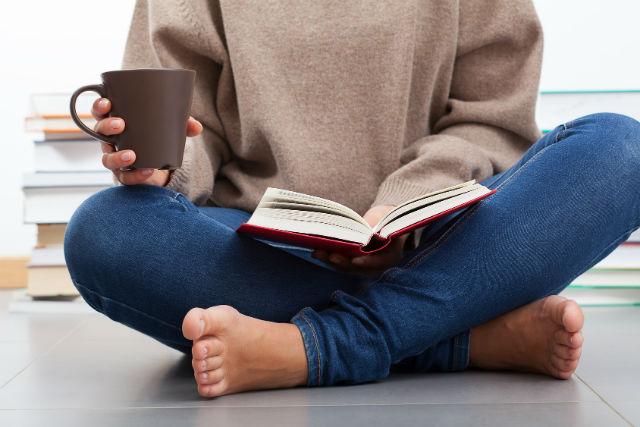 5 Reasons Sitting on the Floor is Good For Your Health