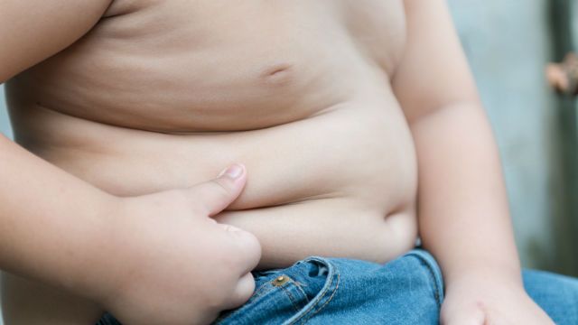 the size of stomach of children with overweight.