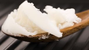 8 Benefits of Using Coconut Oil on Your Skin
