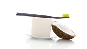8 Reasons Why I Use Coconut Oil Toothpaste