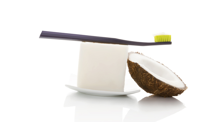 8 Reasons Why I Use Coconut Oil Toothpaste