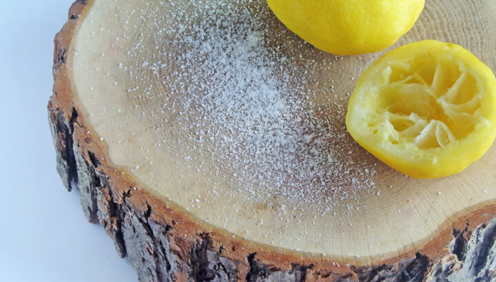 2-Ingredient Hack To Clean And Deodorize Your Cutting Board