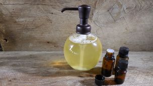 Simple DIY All Natural Bubble Bath