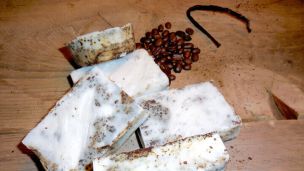 Make Vanilla Bean And Coffee Soap
