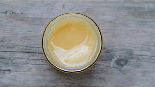 Eliminate Chronic Dandruff With Raw Honey