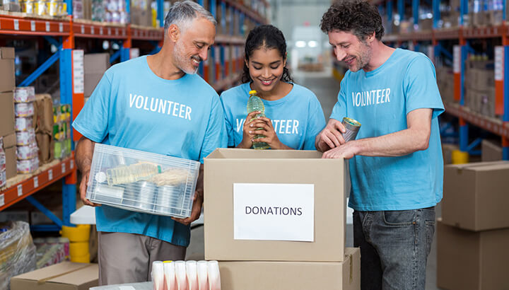 7 Ways You And Your Family Can Give Back To Your Community