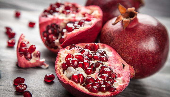 5 Ways to Use Pomegranates In Your Beauty Routine