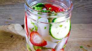 This Simple Fruit Water Recipe Fights Stress