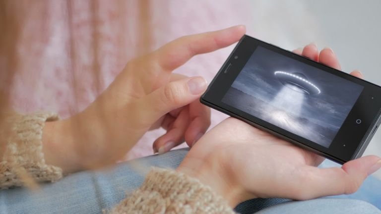 7 Eyewitness Videos That Will Have You Believing In Aliens