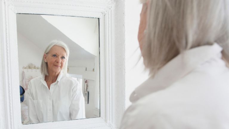 3 Reasons To Stop Dying Grey Hairs (Plus 4 Natural Hair Colorants)