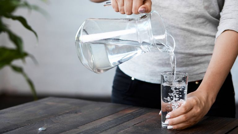 6 Amazing Benefits Of Drinking 1 Liter Of Water On An Empty Stomach