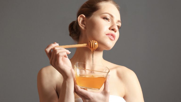 9 Reasons To Start Washing Your Face With Honey
