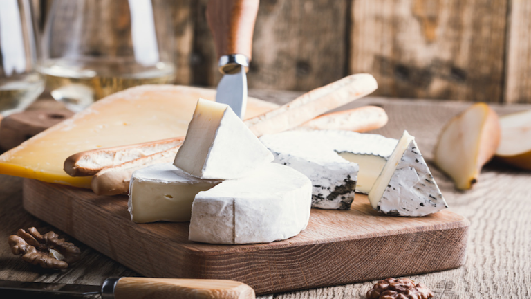 5 Cheeses for the Perfect Healthy Holiday Cheese Platter