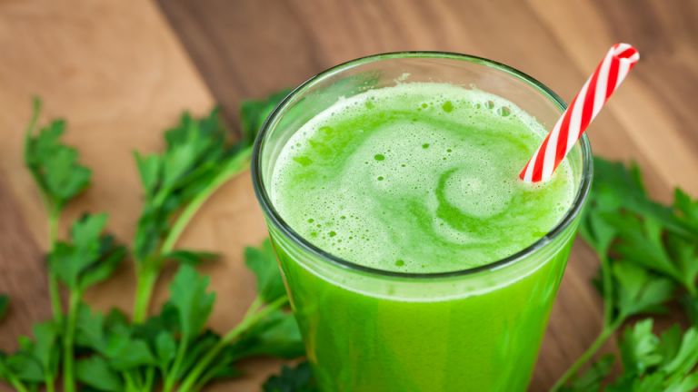 Why All Your Friends are Drinking Celery Juice (should you?)
