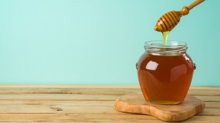 8 Honey Secrets For a Healthy Gut, Great Skin, and Supermodel Hair