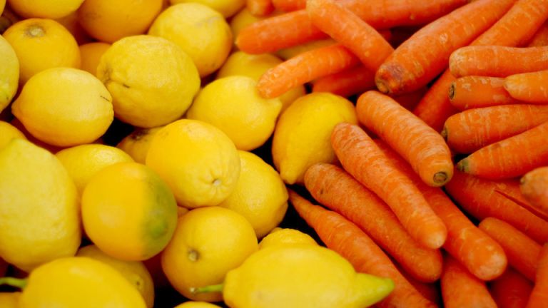 Why You Should Always Eat Lemons with Carrots