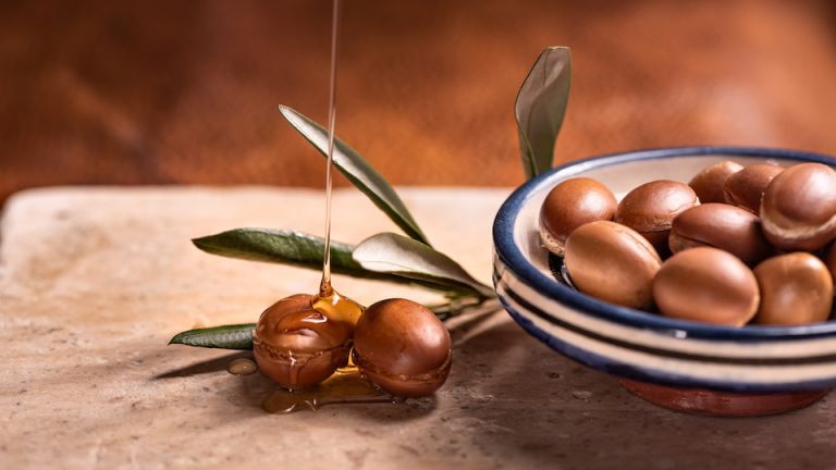 This Edible Oil Fixes Dry Skin, Tired Hair and Cracking Nails