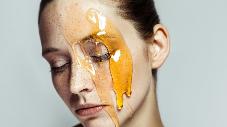 4 Ways to Use Honey on Your Skin That Might Surprise You