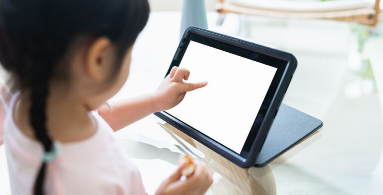 Too Much Screen Time is Hurting Kids – Here’s How to Fix It