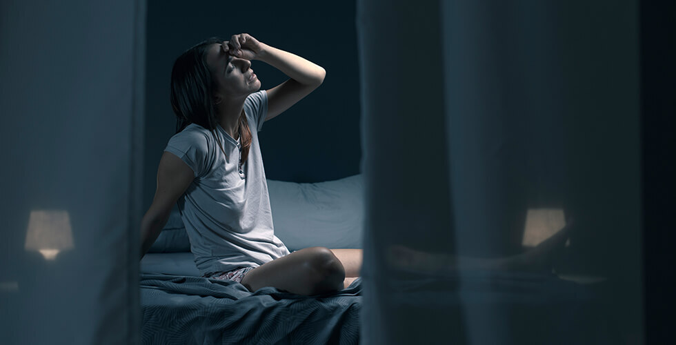 WhyYoureWakingUpDrenchedWhatNightSweatsAreReallyTellingYou_AltDaily_980x500