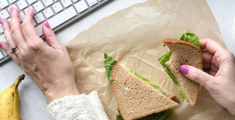 Don’t Ever Do This at Lunchtime—Your Gut Will Thank You
