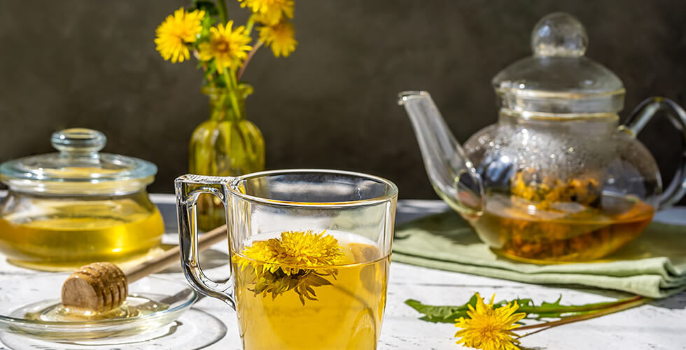 Dandelion Tea: A Natural Bloat Buster and How to Brew It