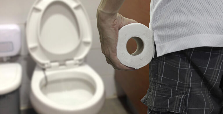 The Bathroom Habit That’s Quietly Wrecking Your Rear — And How to Fix It