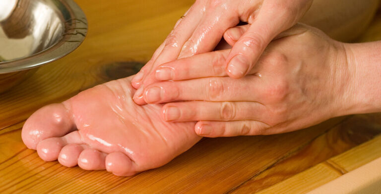 Put This Oil on Your Feet at Night – You Might Be Amazed