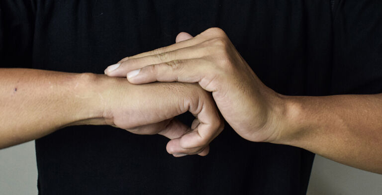 Is Cracking Your Knuckles Really Bad for You? Here’s What Science Says