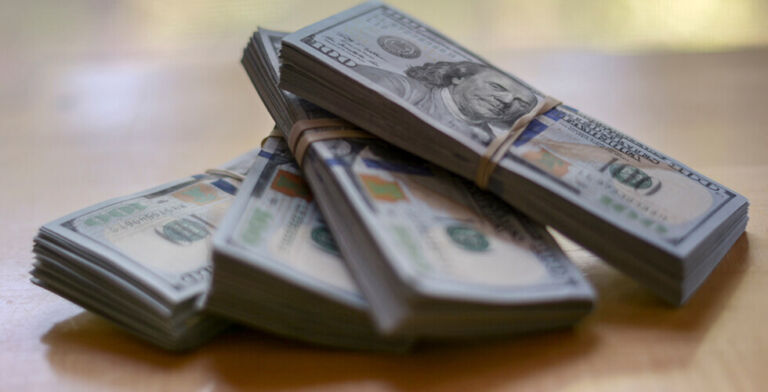 What If You’d Invested $1,000 in Berkshire Hathaway 20 Years Ago? Here’s the Real Payoff