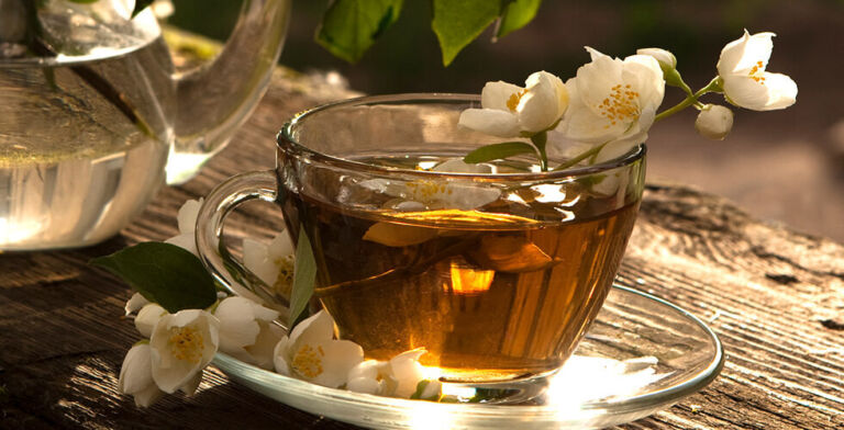 5 Reasons to Sip Jasmine Tea Every Day
