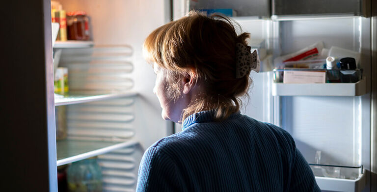 Late-Night Snacks or Early Dinners? The Truth About Eating for Better Sleep