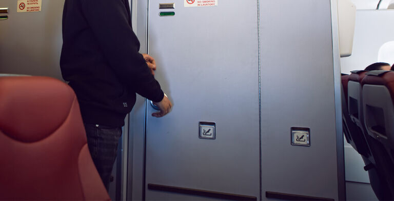 United Flight Canceled on Runway After Passenger’s Shocking Bathroom Behavior